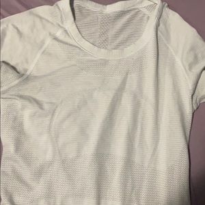 Lululemon wonder under top